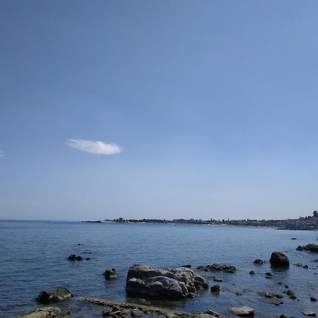 Suite Sul Mare Giardini Naxos Bagian luar foto