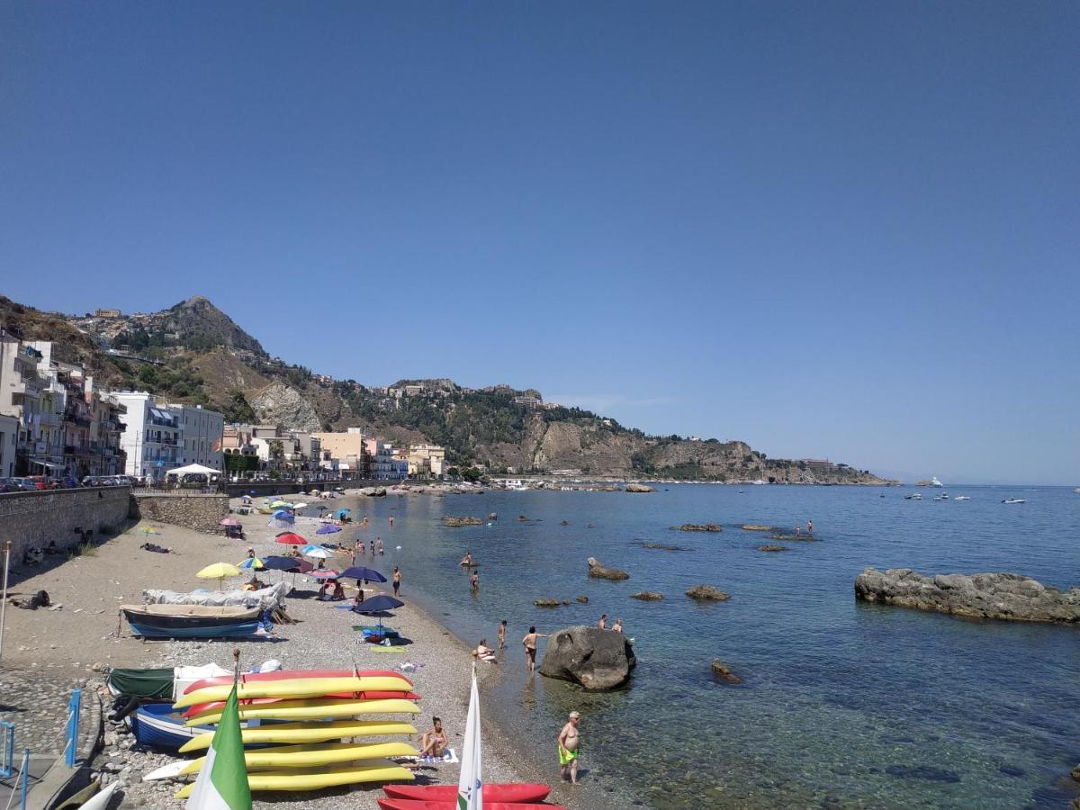 Suite Sul Mare Giardini Naxos Bagian luar foto