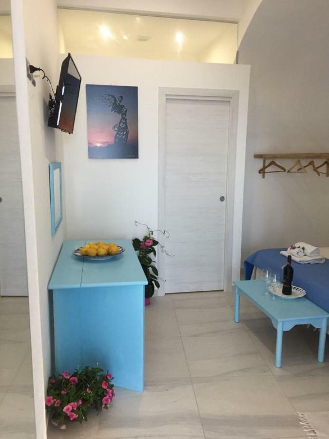 Suite Sul Mare Giardini Naxos Bagian luar foto